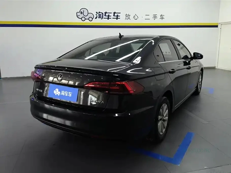 VOLKSWAGEN BORA
