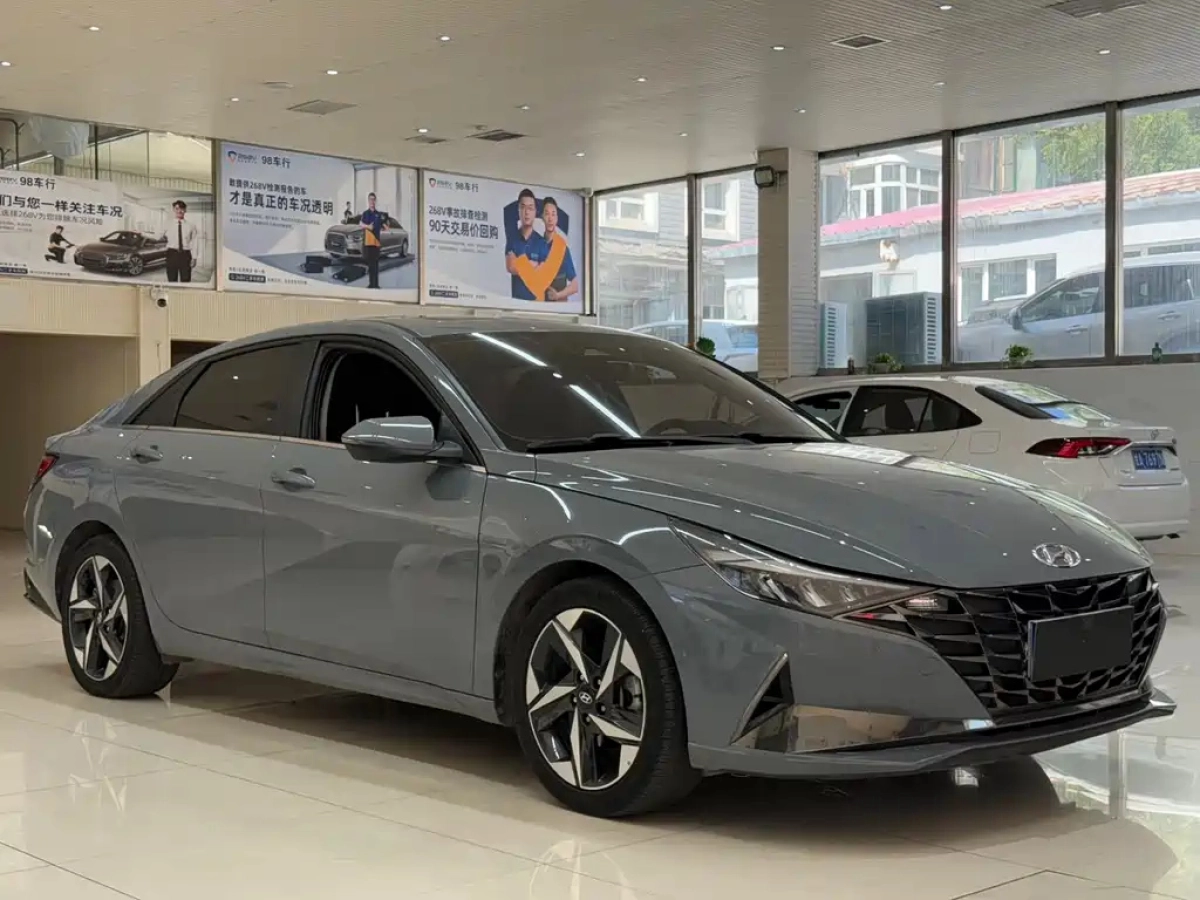 HYUNDAI ELANTRA