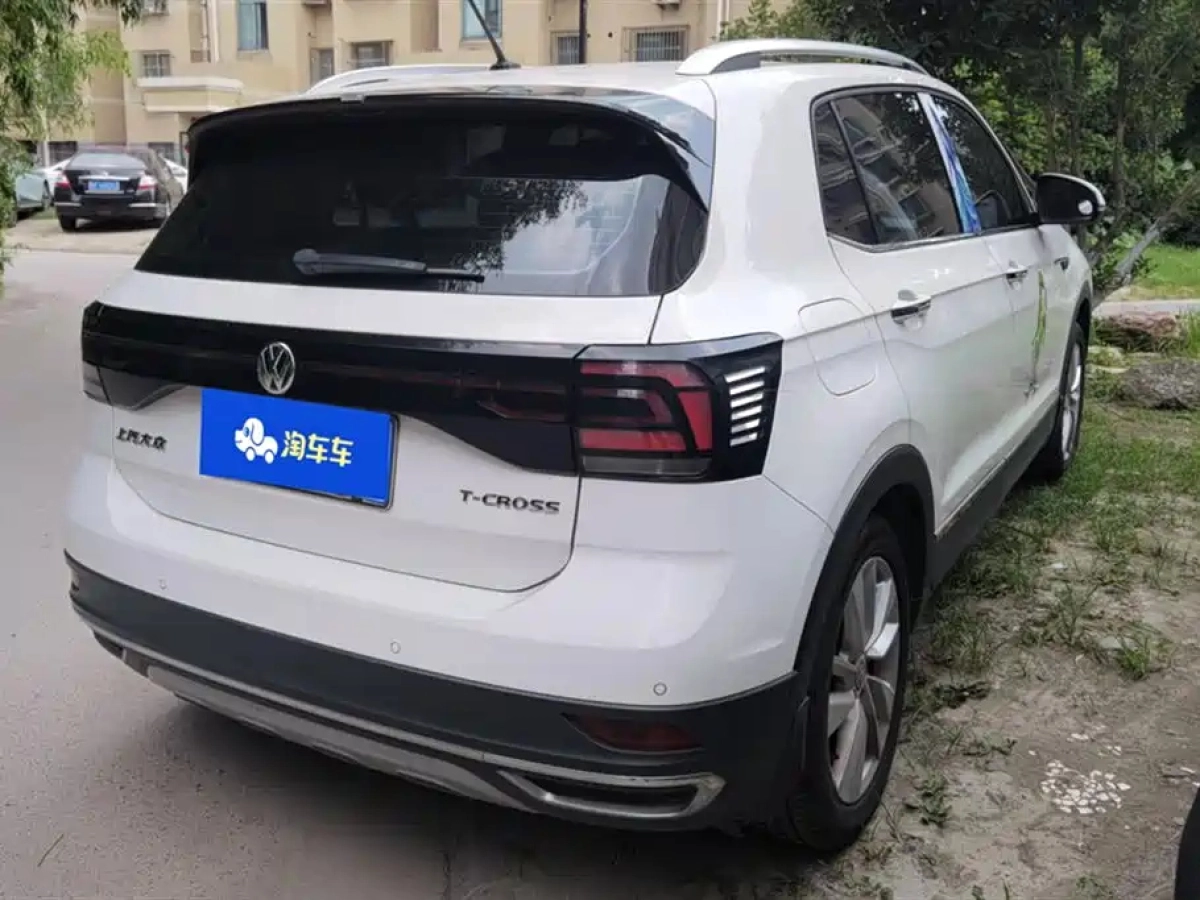 VOLKSWAGEN T-CROSS