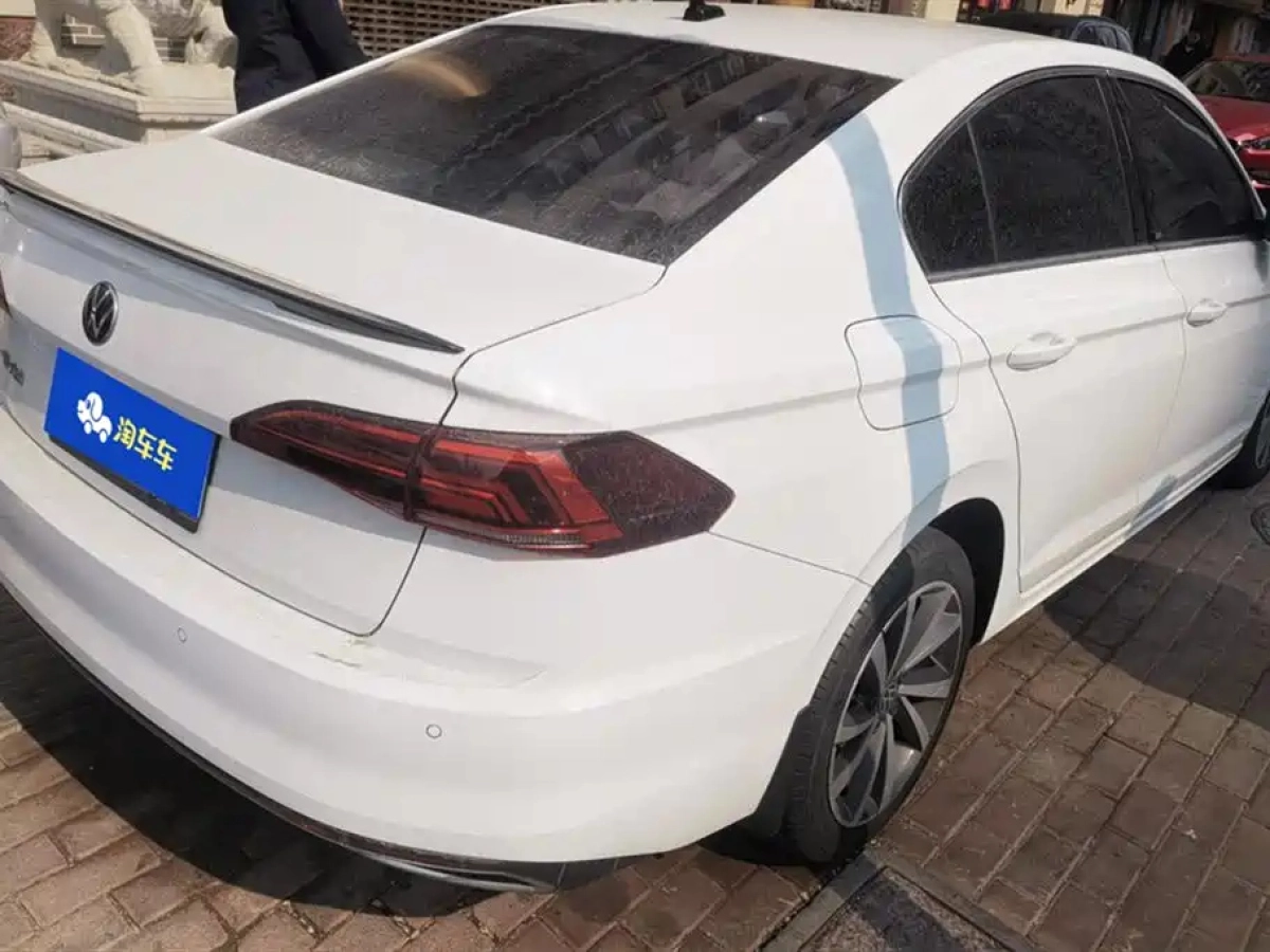 VOLKSWAGEN BORA