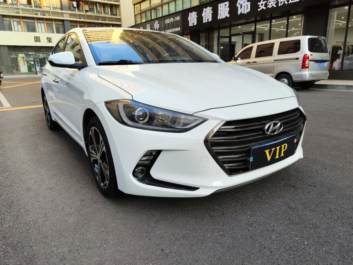 HYUNDAI ELANTRA