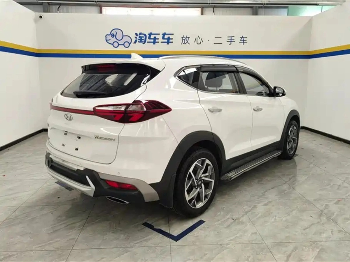 HYUNDAI TUCSON