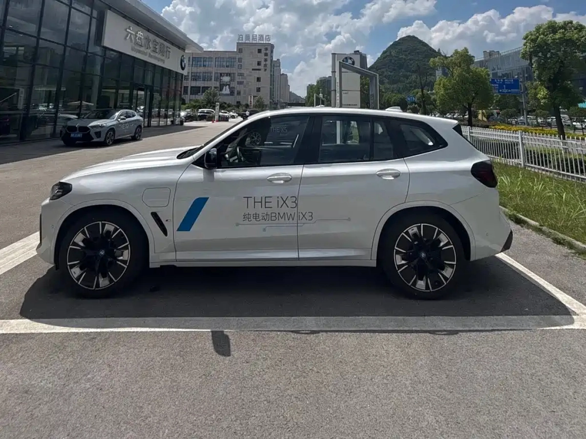 BMW IX3