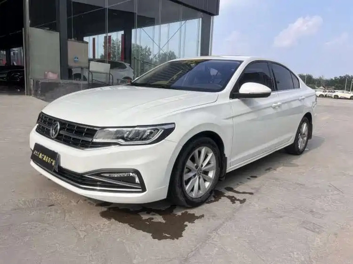 VOLKSWAGEN BORA