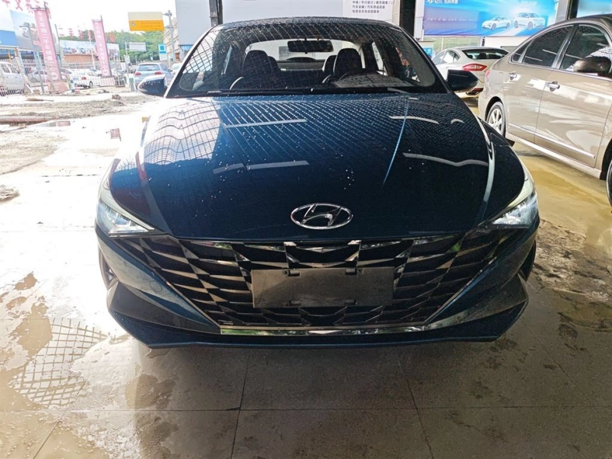 HYUNDAI ELANTRA