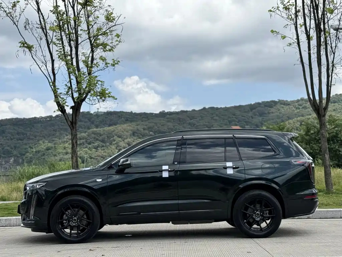 CADILLAC XT6
