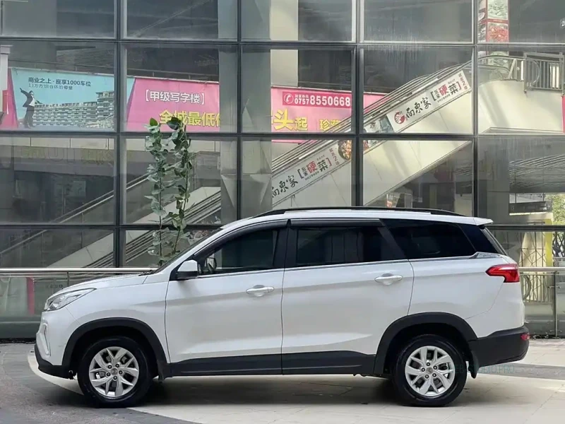SGMW WULING HONGGUANG S3