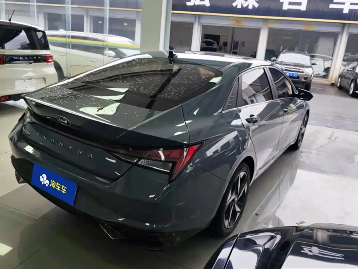 HYUNDAI ELANTRA