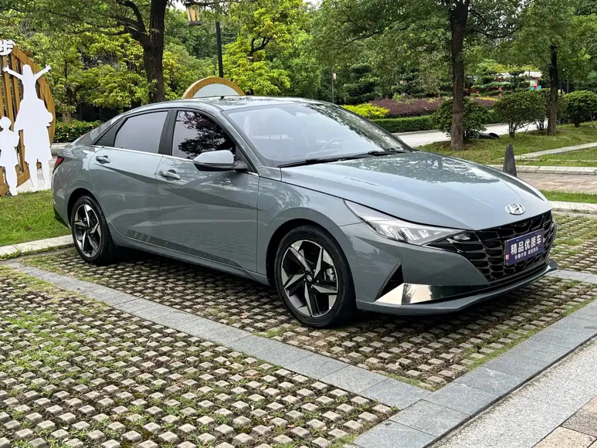 HYUNDAI ELANTRA