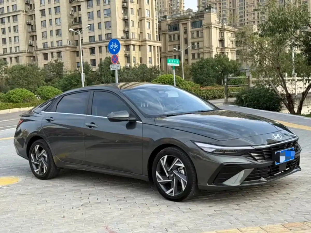 HYUNDAI ELANTRA