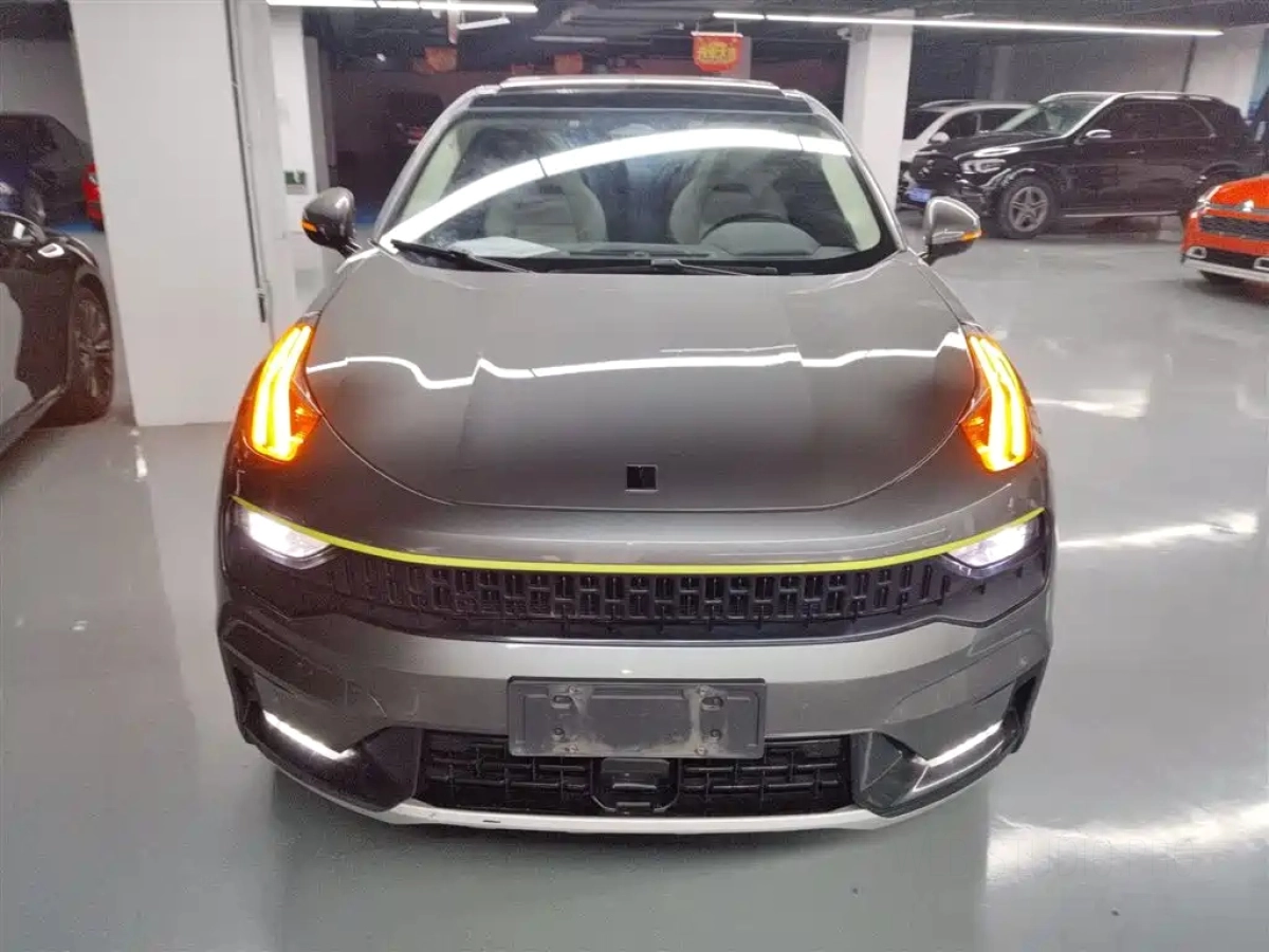 LYNK&CO 05
