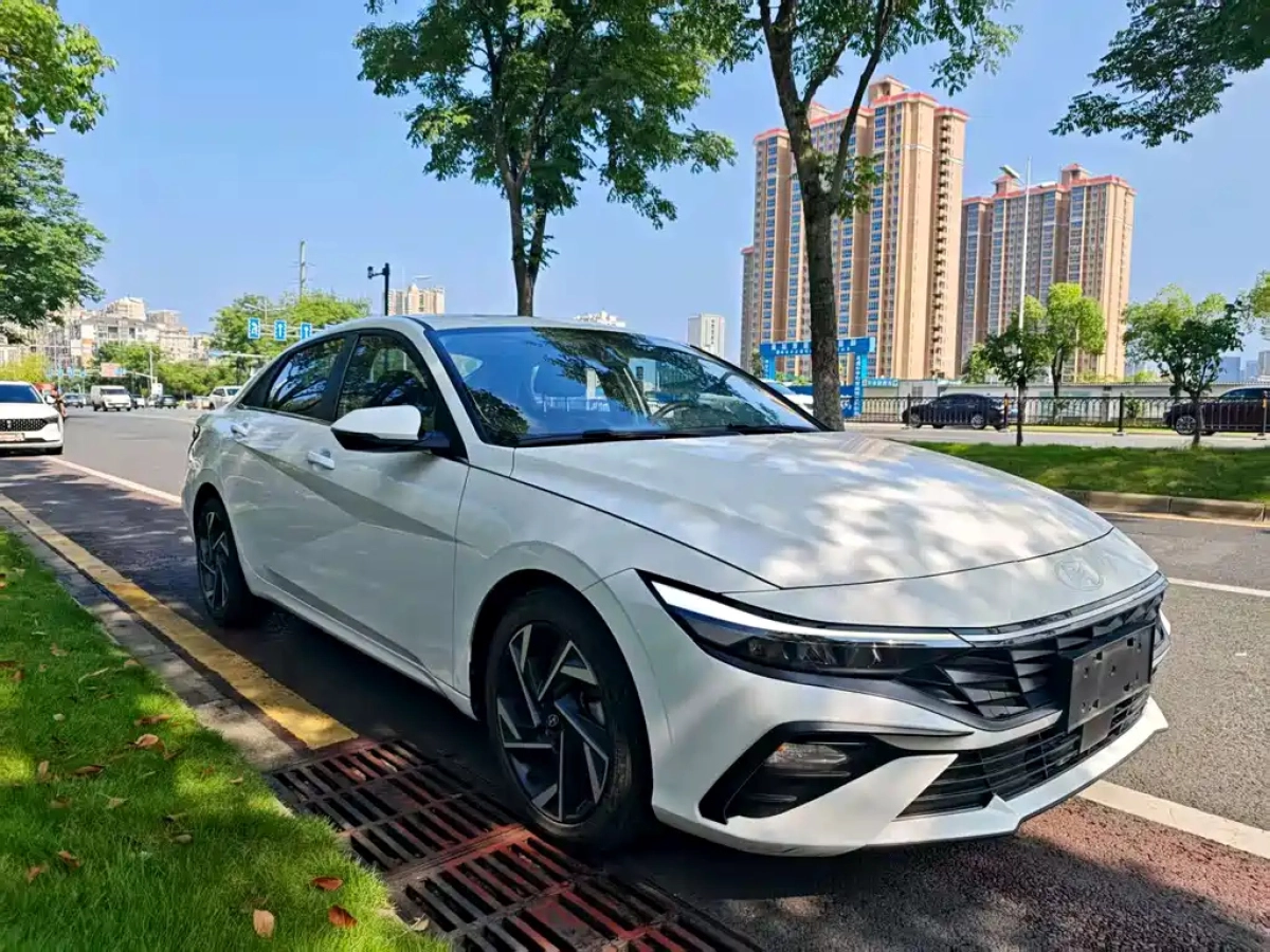 HYUNDAI ELANTRA