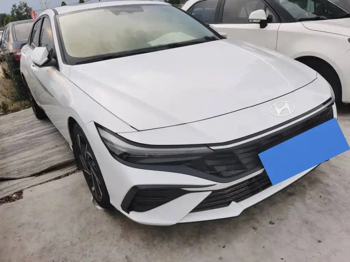 HYUNDAI ELANTRA