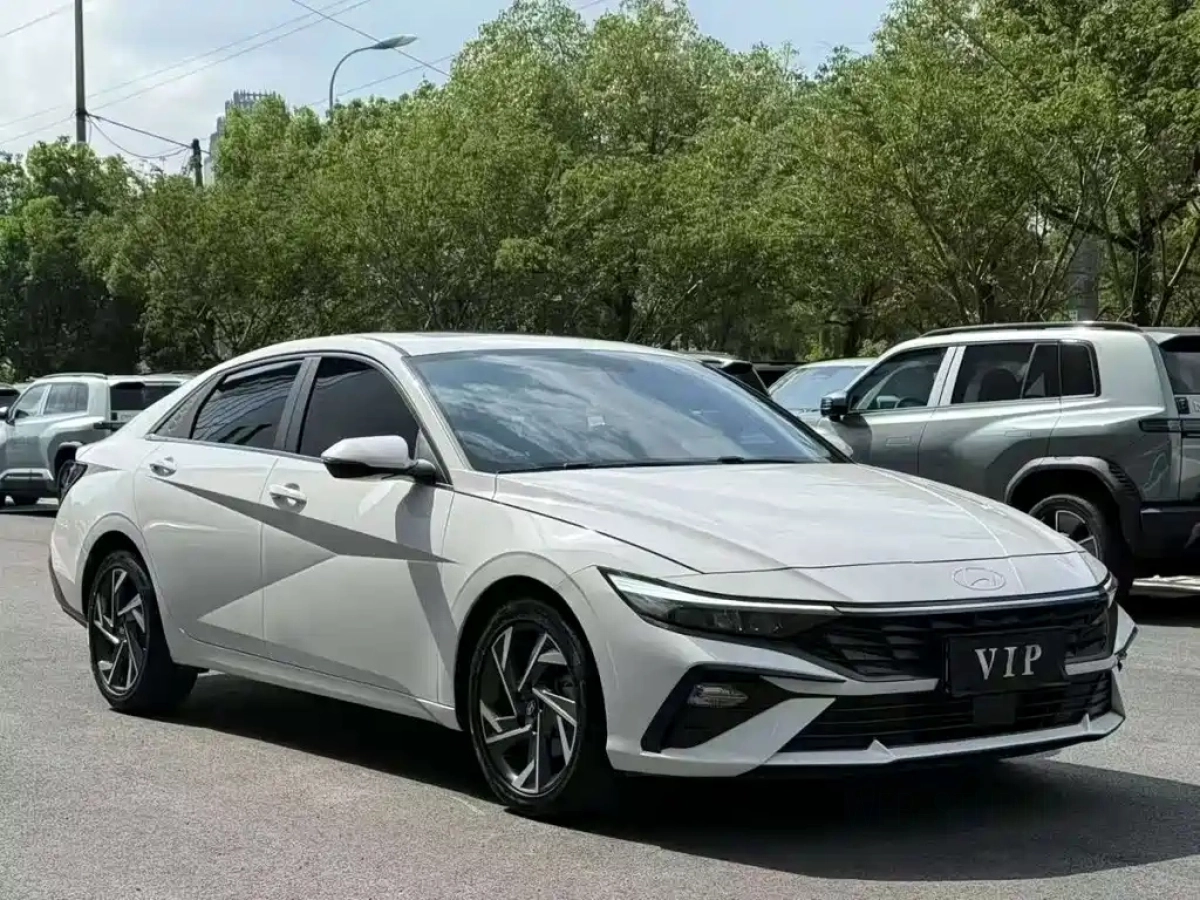 HYUNDAI ELANTRA