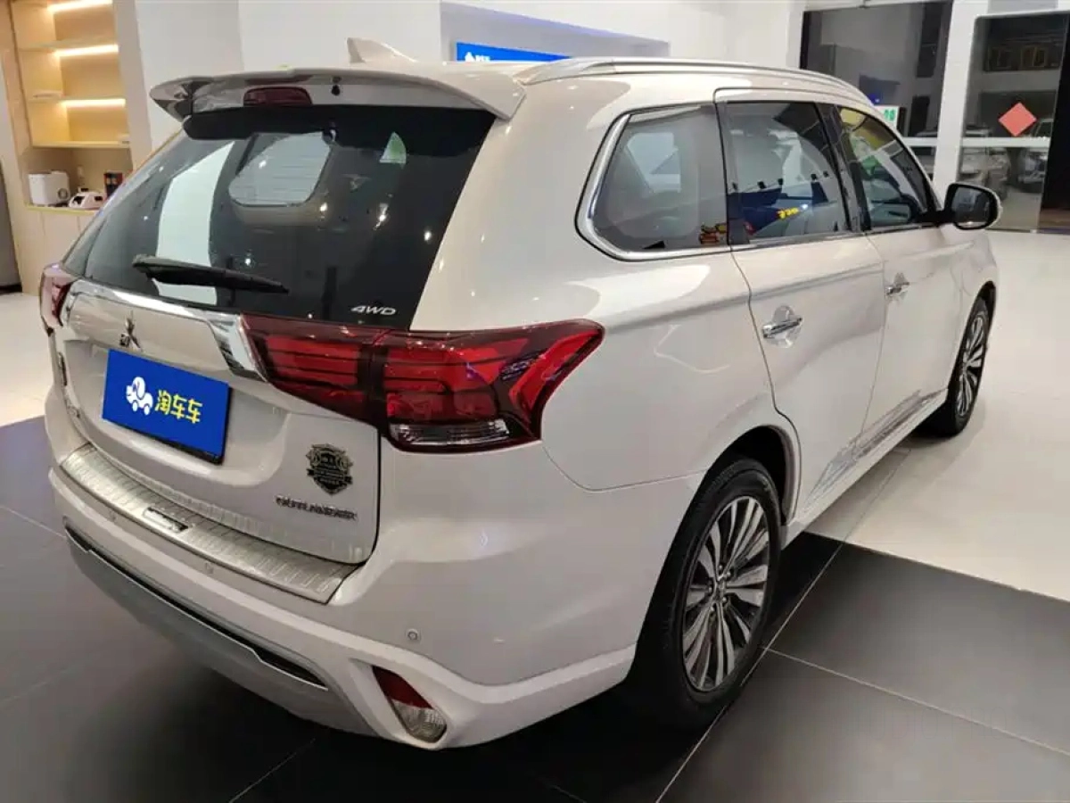 MITSUBISHI OUTLANDER