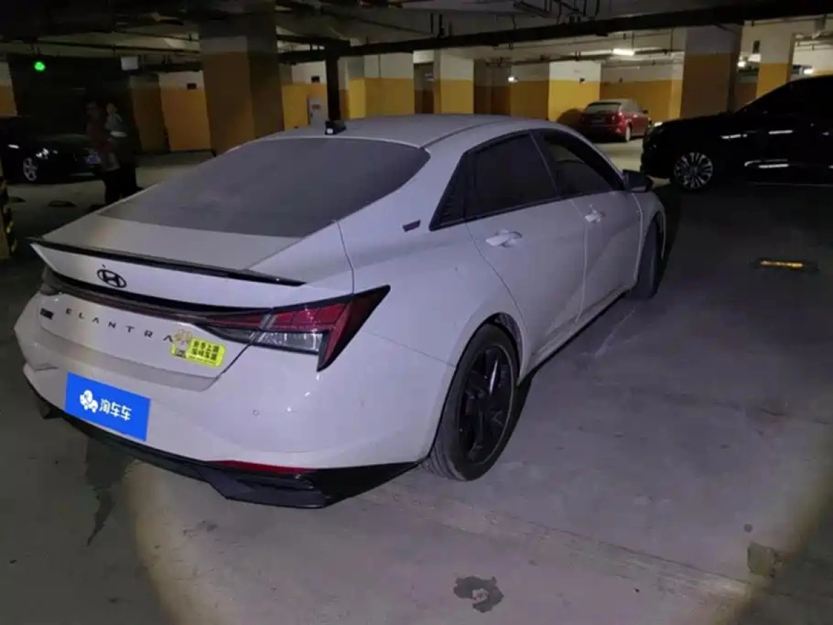 HYUNDAI ELANTRA