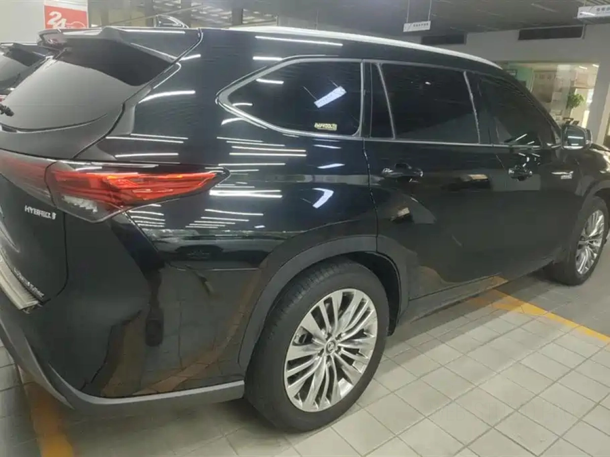 TOYOTA HIGHLANDER