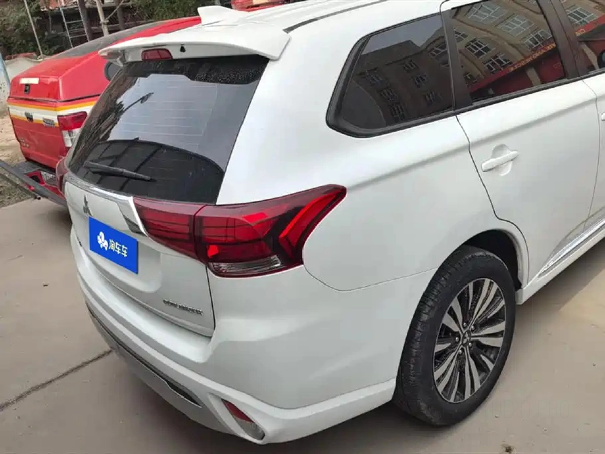 MITSUBISHI OUTLANDER