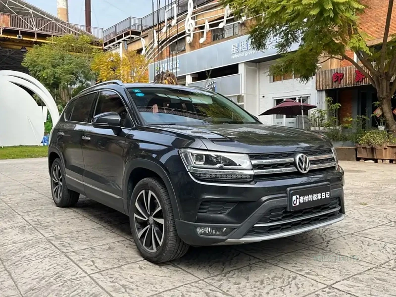 VOLKSWAGEN THARU