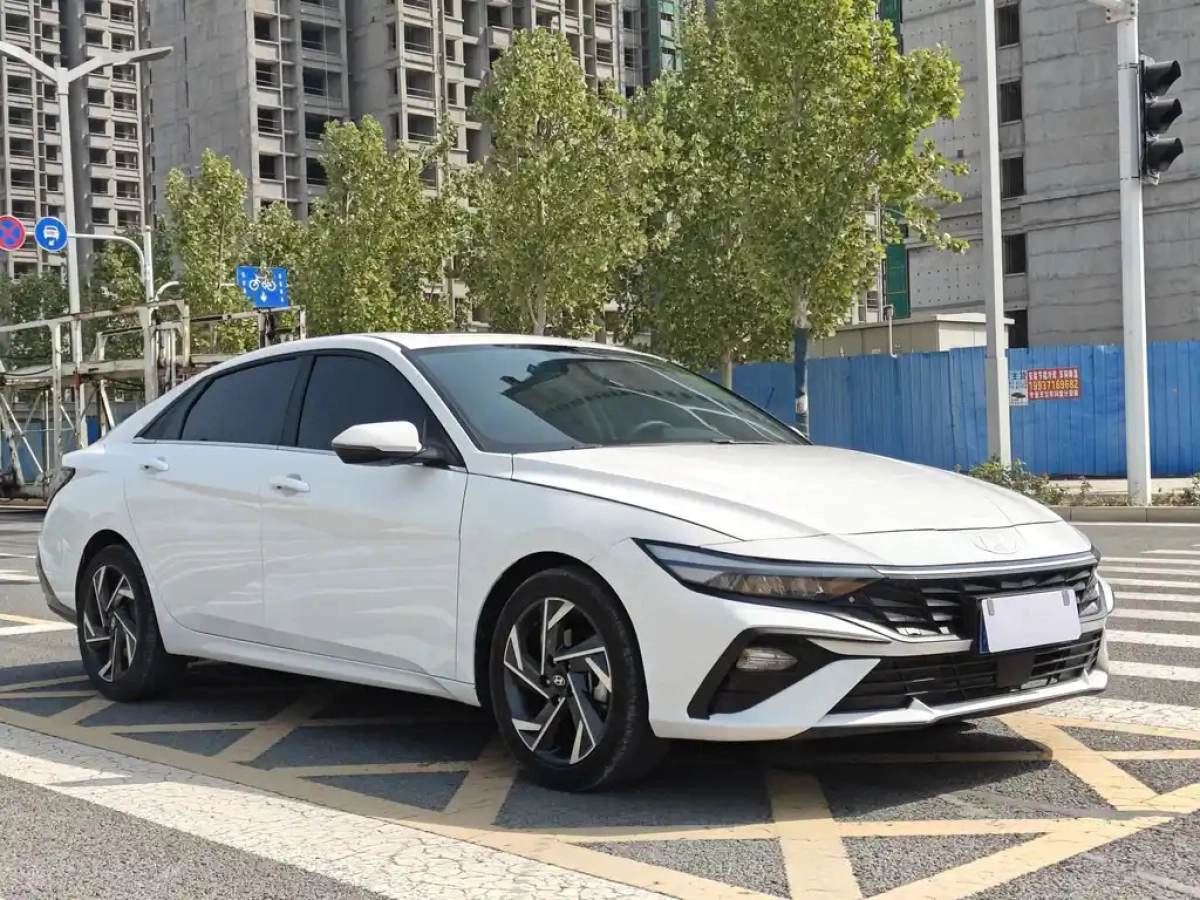 HYUNDAI ELANTRA