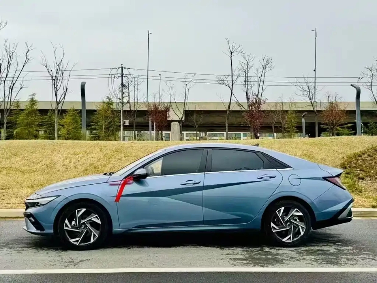 HYUNDAI ELANTRA