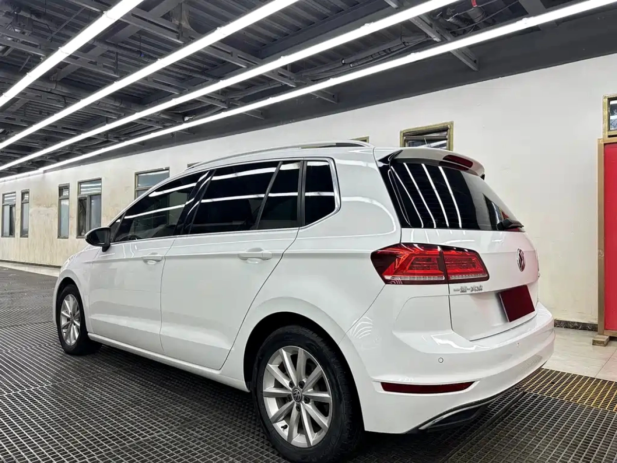 VOLKSWAGEN GOLF . SPORTSVAN