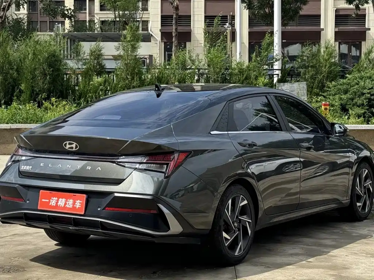 HYUNDAI ELANTRA