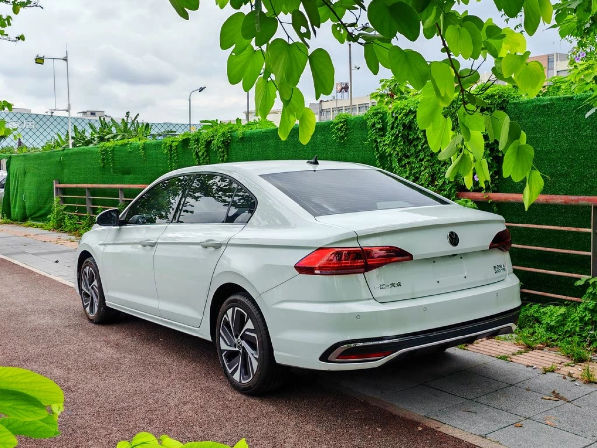 VOLKSWAGEN BORA
