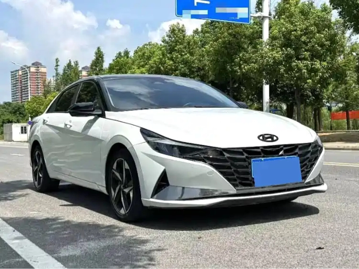 HYUNDAI ELANTRA