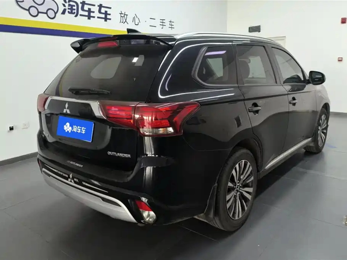 MITSUBISHI OUTLANDER