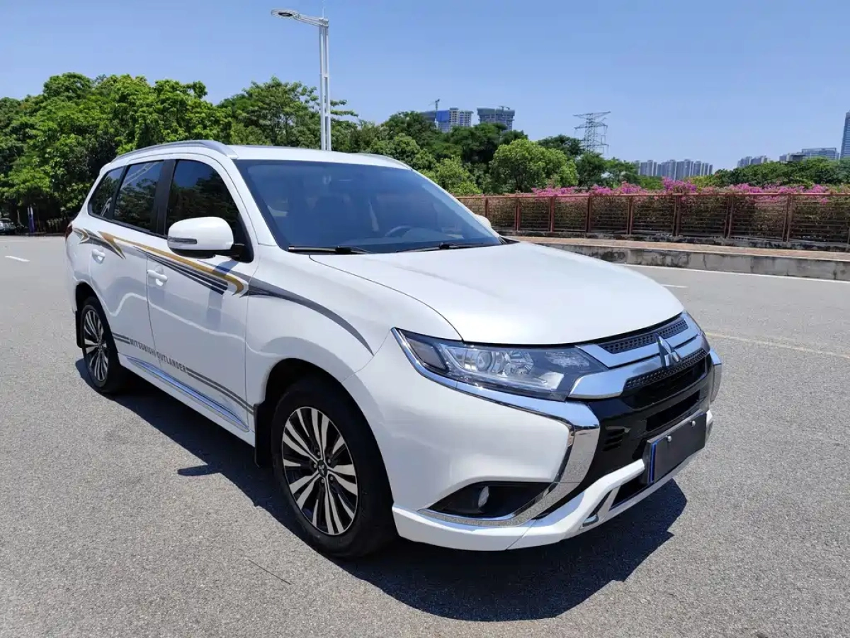 MITSUBISHI OUTLANDER