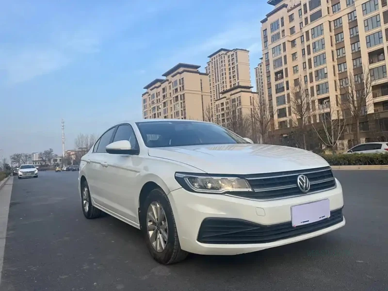 VOLKSWAGEN BORA
