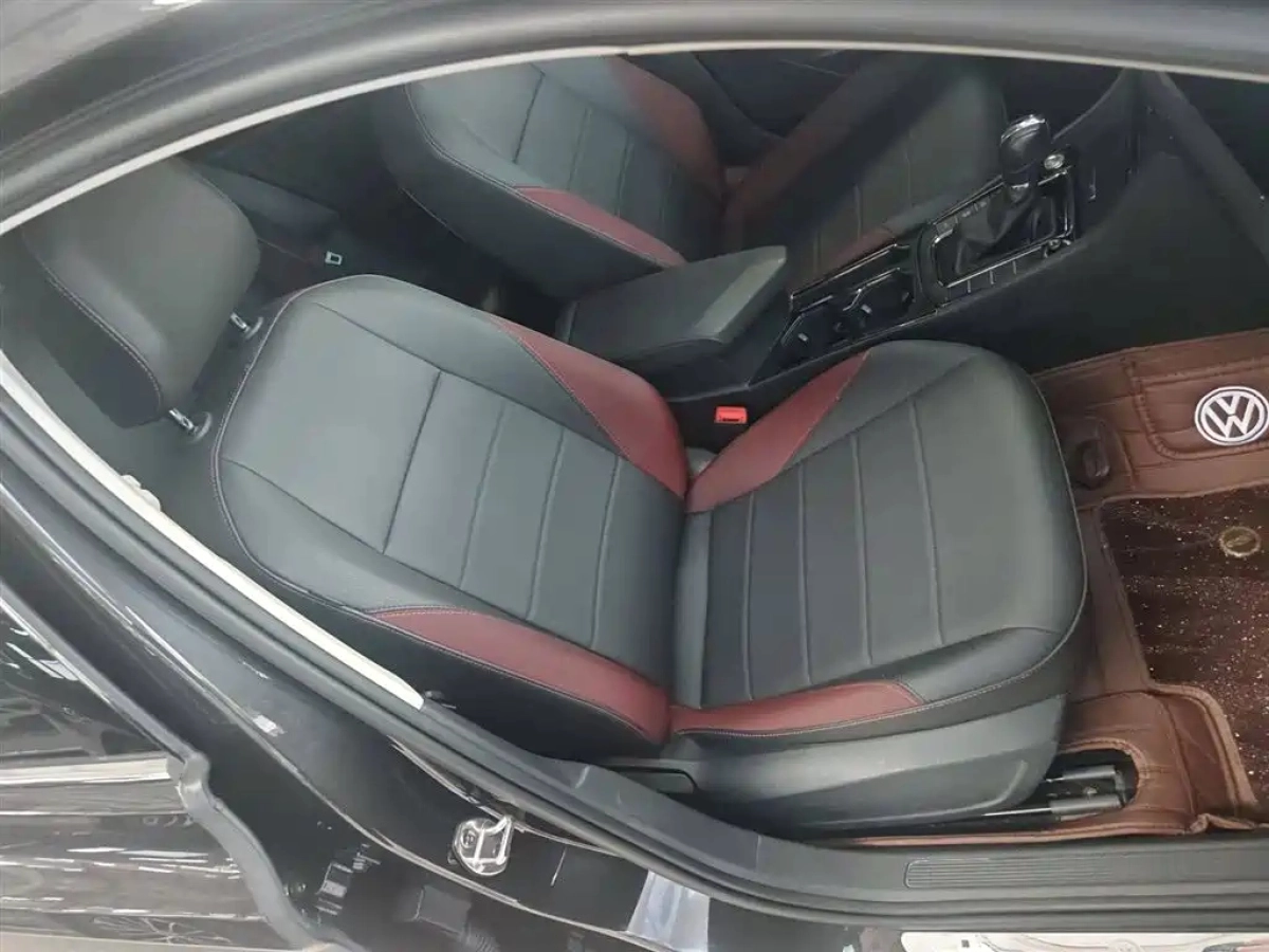 VOLKSWAGEN BORA