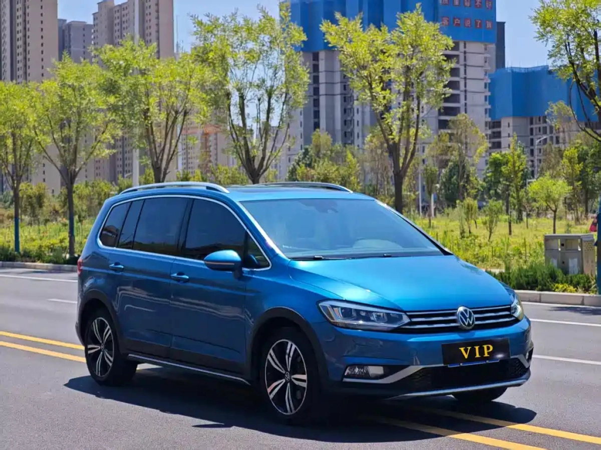 VOLKSWAGEN TOURAN