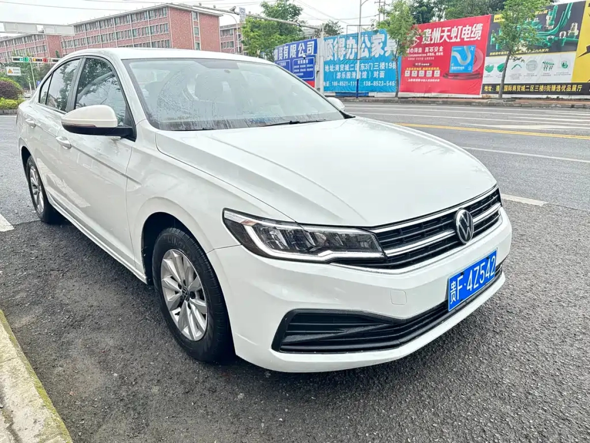 VOLKSWAGEN BORA