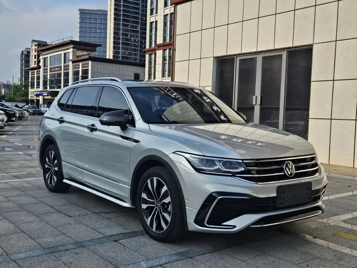 VOLKSWAGEN TIGUAN L