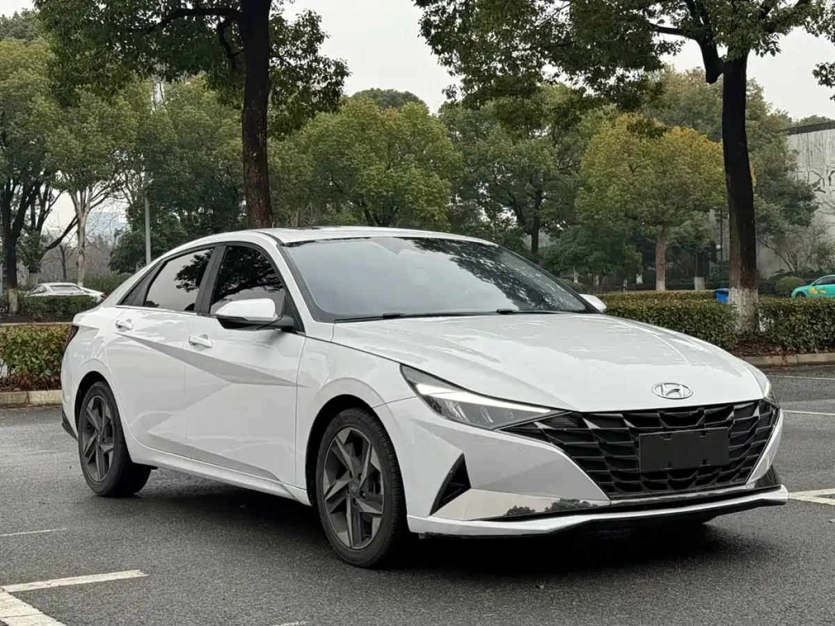 HYUNDAI ELANTRA