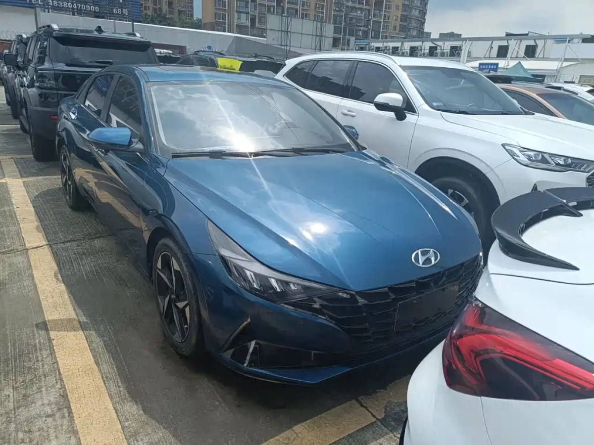 HYUNDAI ELANTRA