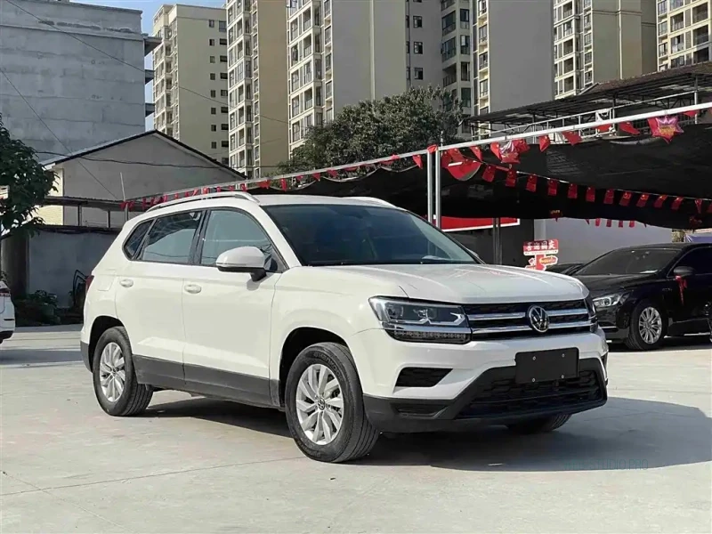 VOLKSWAGEN THARU