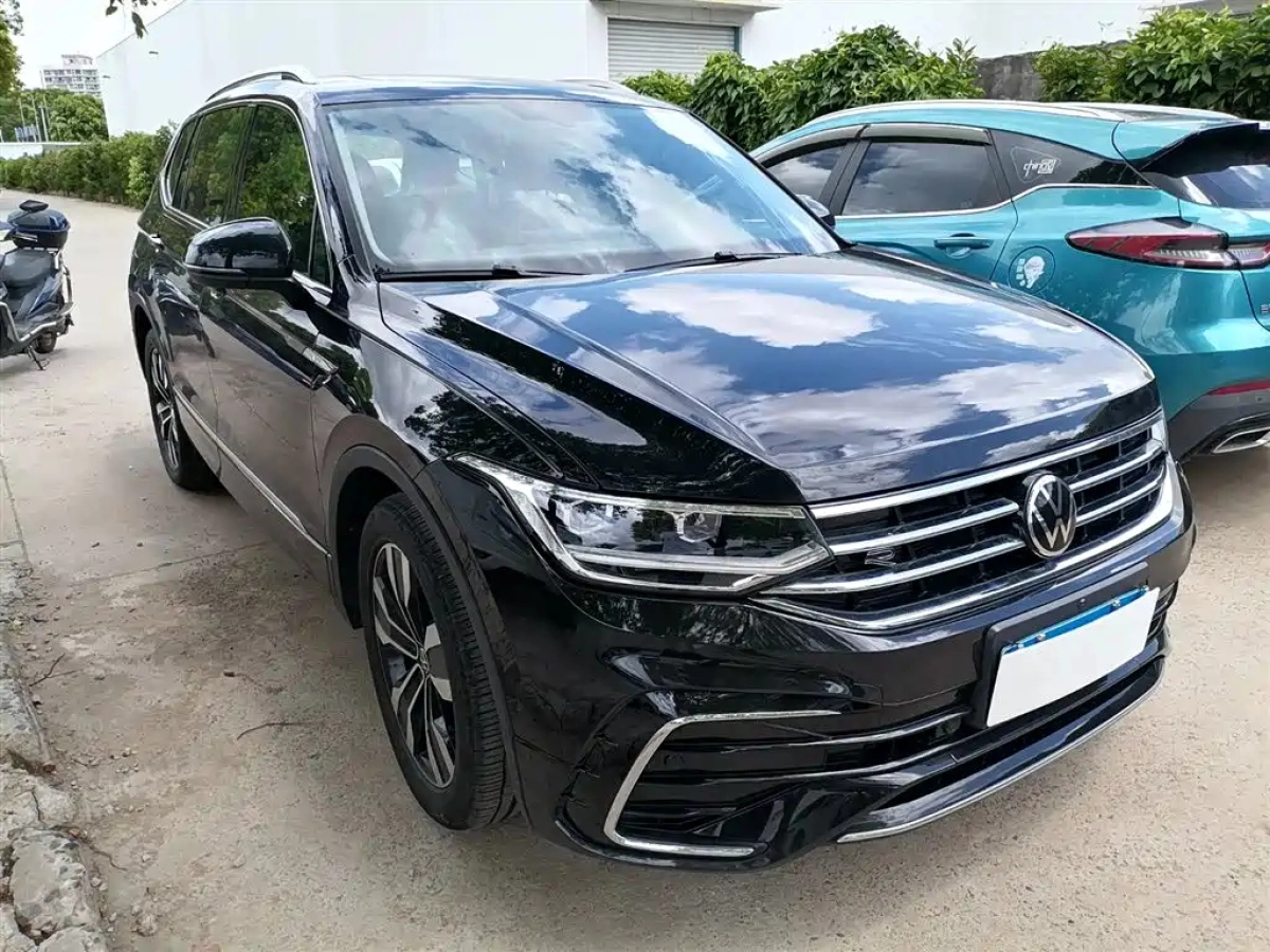 VOLKSWAGEN TIGUAN L