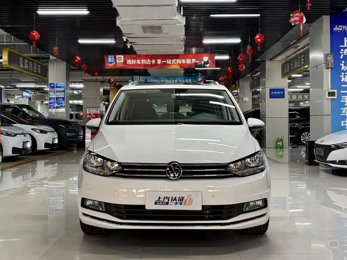 VOLKSWAGEN TOURAN