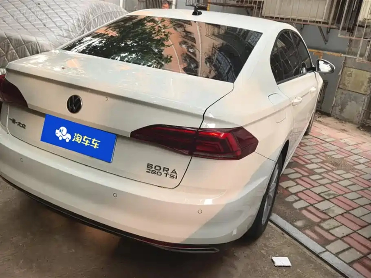 VOLKSWAGEN BORA