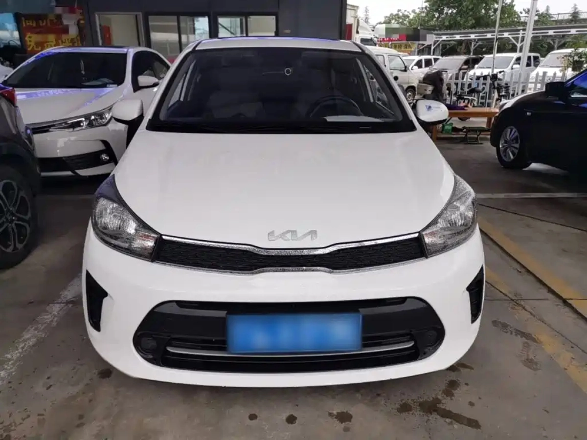 KIA REINA