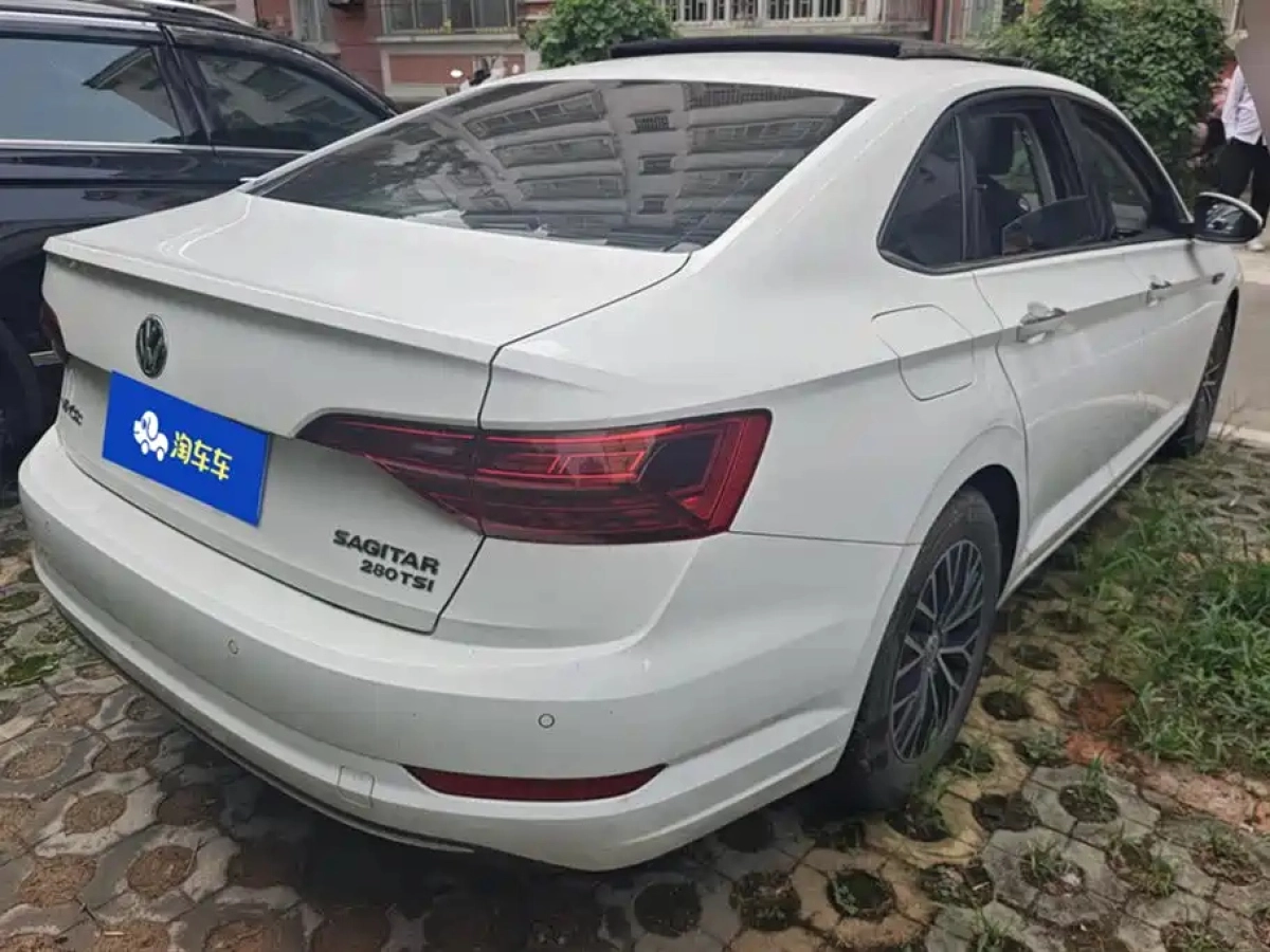 VOLKSWAGEN SAGITAR