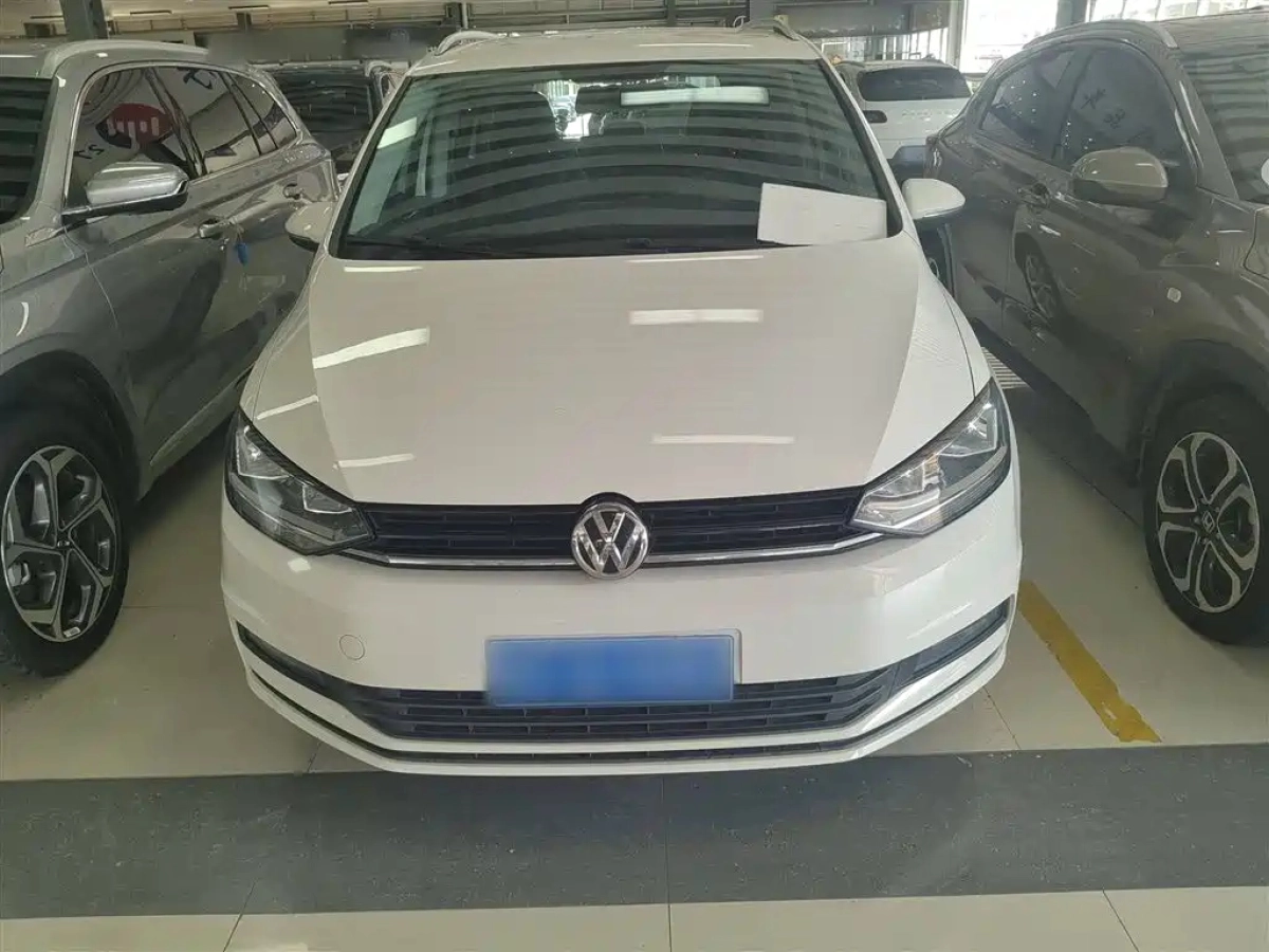 VOLKSWAGEN TOURAN