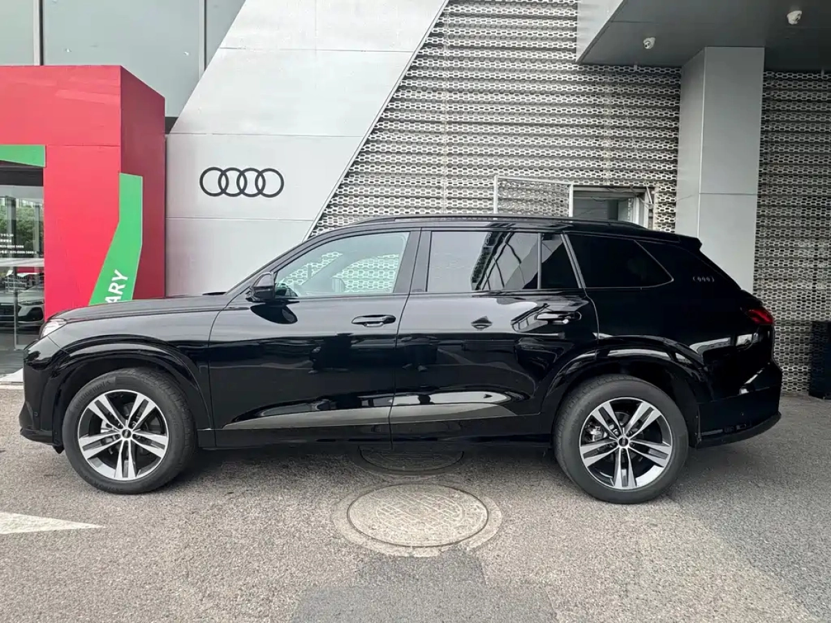 AUDI Q6