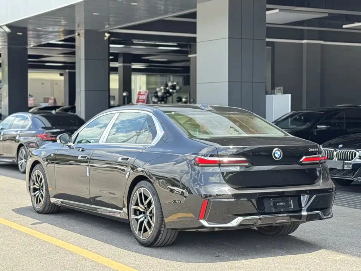 BMW 7-SERIES