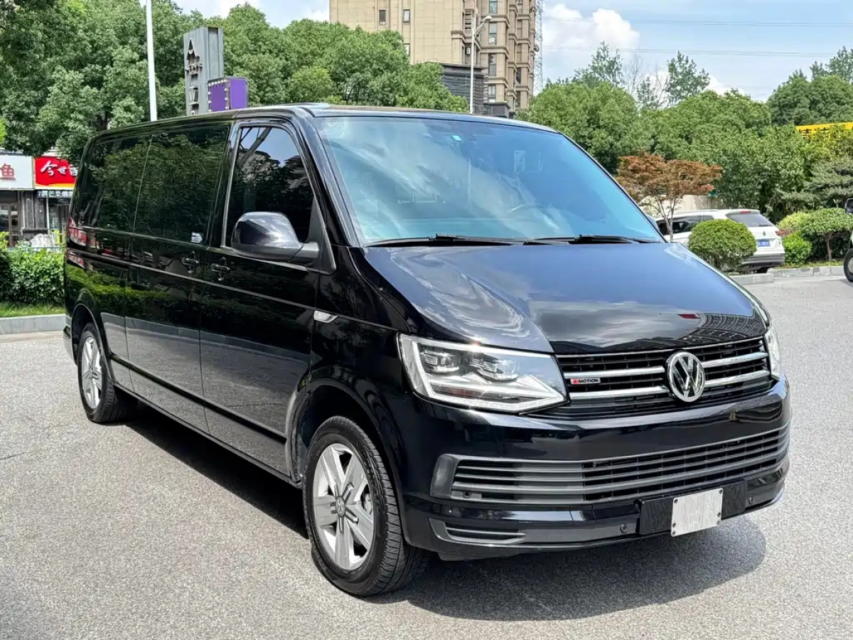 VOLKSWAGEN CARAVELLE