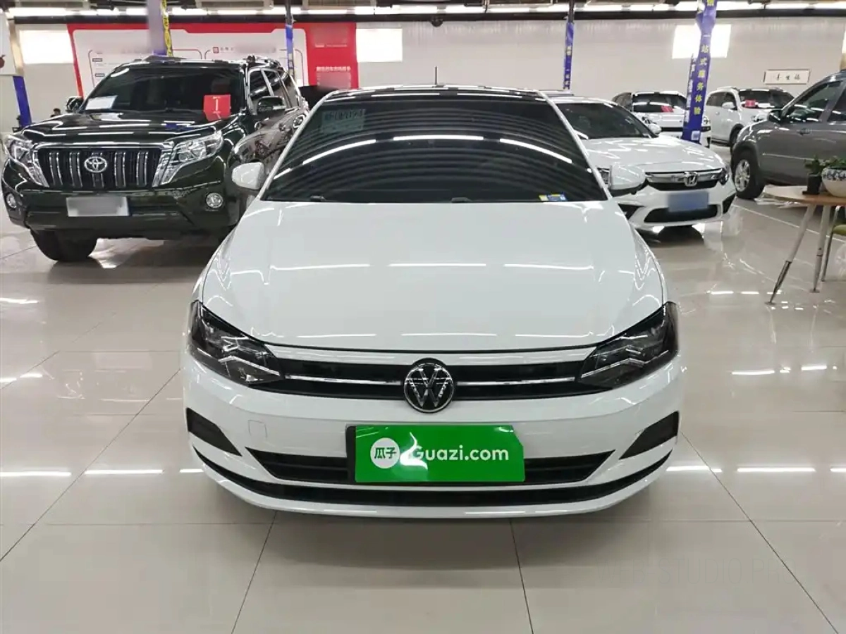 VOLKSWAGEN POLO