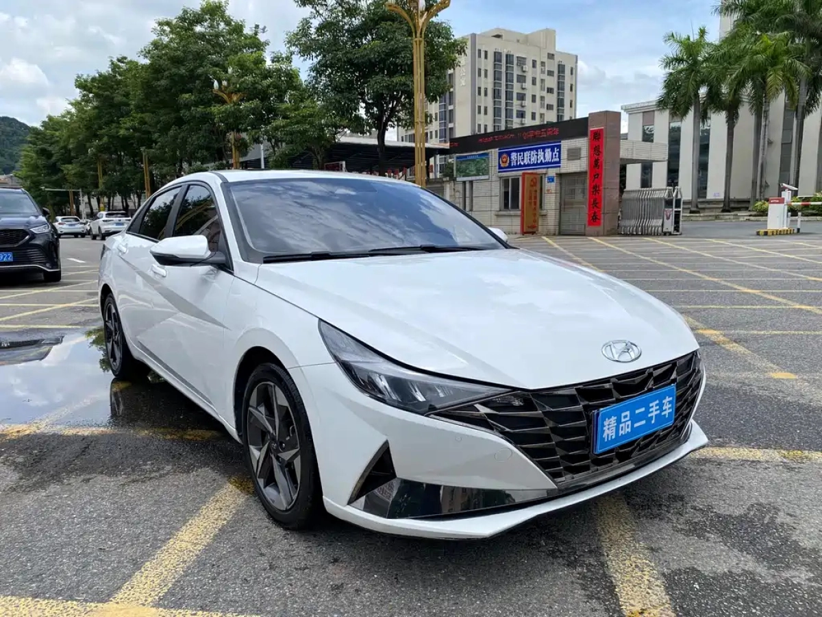 HYUNDAI ELANTRA